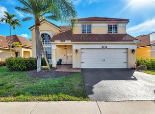 8942 Lake Park Cir S, Davie, FL 33328