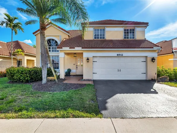8942 Lake Park Cir S, Davie, FL 33328