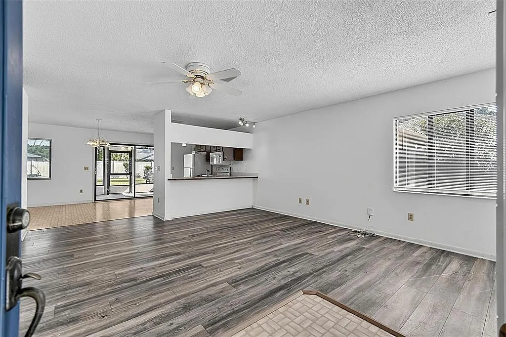 2 bed, 2.0 bath, 1200 sqft, $1,695 — Photo 3