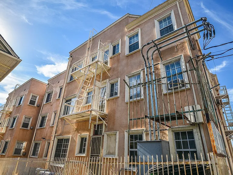 Soto Rose Apartments — Photo 28