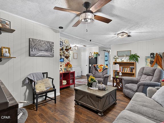 4th image of 955 Pocket Ln