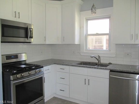 4th image of 13960 Clifton Blvd