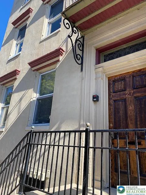 Building Photo - 27 N 2nd St #2