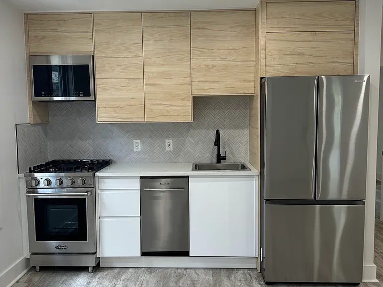 Kitchen cabinets and appliances - Soft close cabinets, dishwasher, range/oven, microwave.