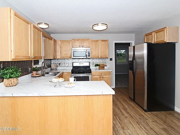 5th image of 4323 South Dr