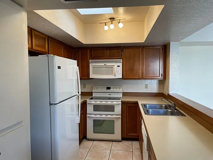 2 bed, 2.0 bath, 1115 sqft, $1,525 — Photo 2