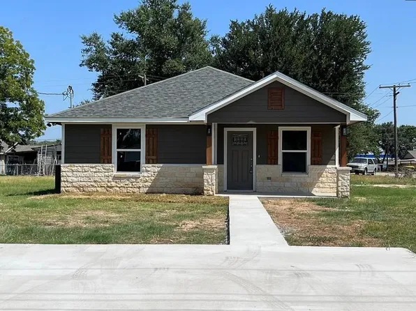 709 W Evans St, Hearne, TX 77859