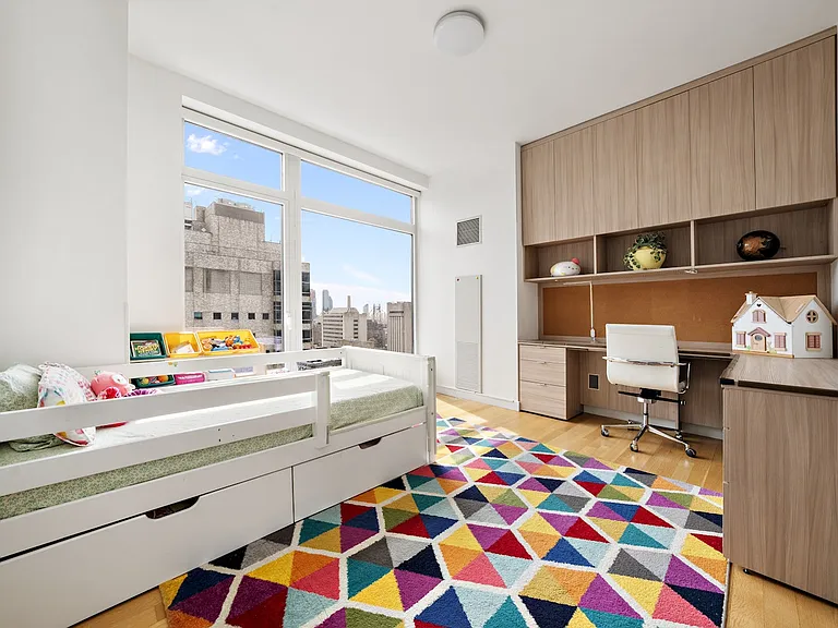 400 E 67th St #20C — Photo 4