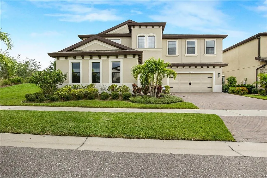 5 bed, 4.5 bath, 4295 sqft, $4,500 — Photo 1