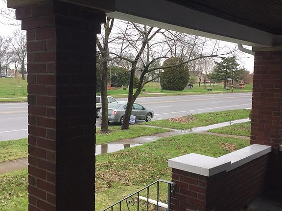 3rd image of 3245 Grove Ave