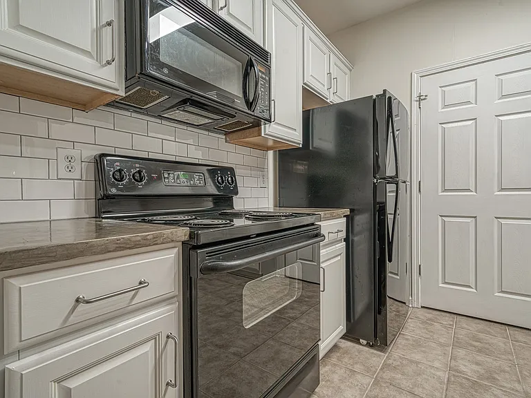 3246 Margellina Dr — Photo 45