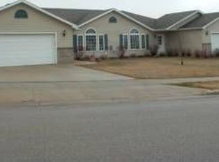 4434 Meadow Lakes Dr NW, Rochester, MN 55901