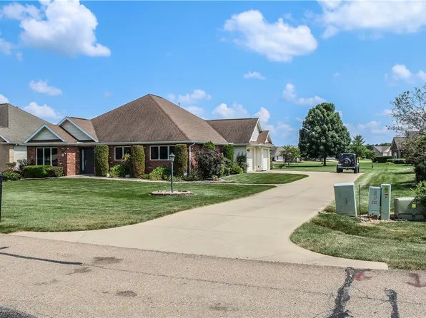 9 S Country Club Rd, Mattoon, IL 61938