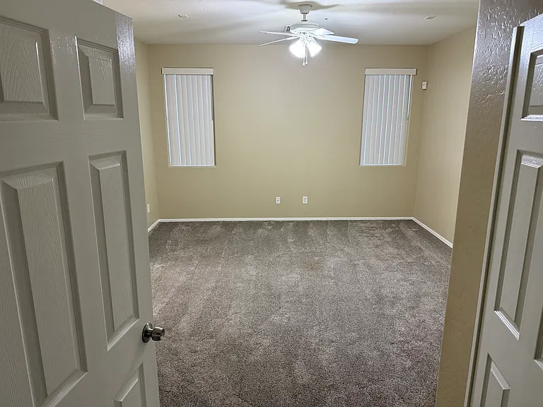 7711 S 68th Dr — Photo 31
