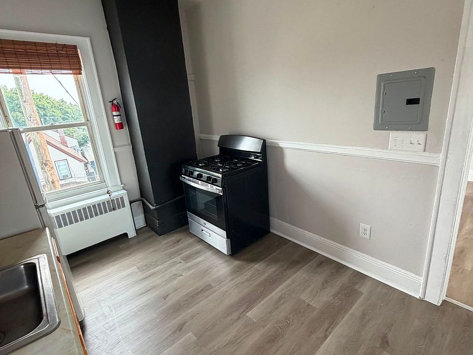 1st image of 425 3rd Ave #4