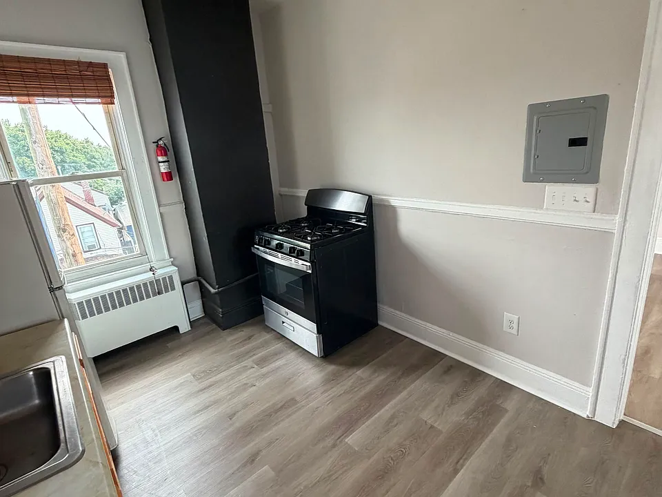 425 3rd Ave #4