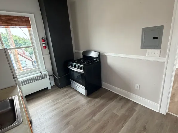 425 3rd Ave #4, Elizabethport, NJ 07206