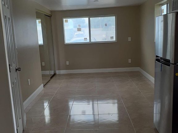 4th image of 19121 NE Miami Ct
