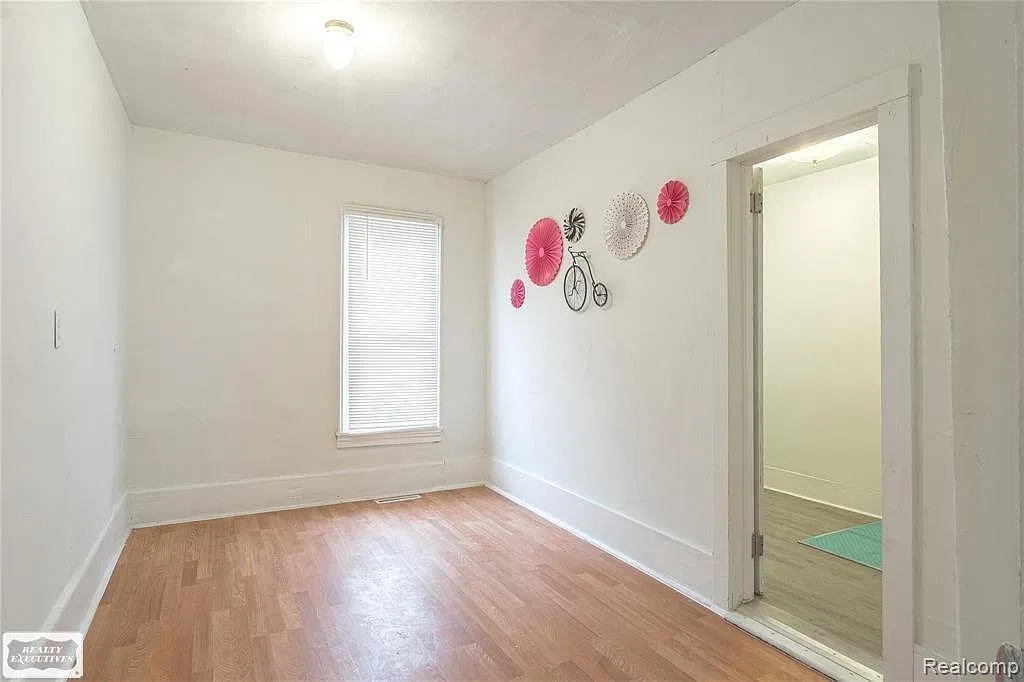 4 bed, 1.5 bath, 1350 sqft, $1,400 — Photo 4