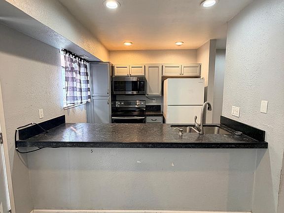 5th image of 2237 Kietzke Ln #123