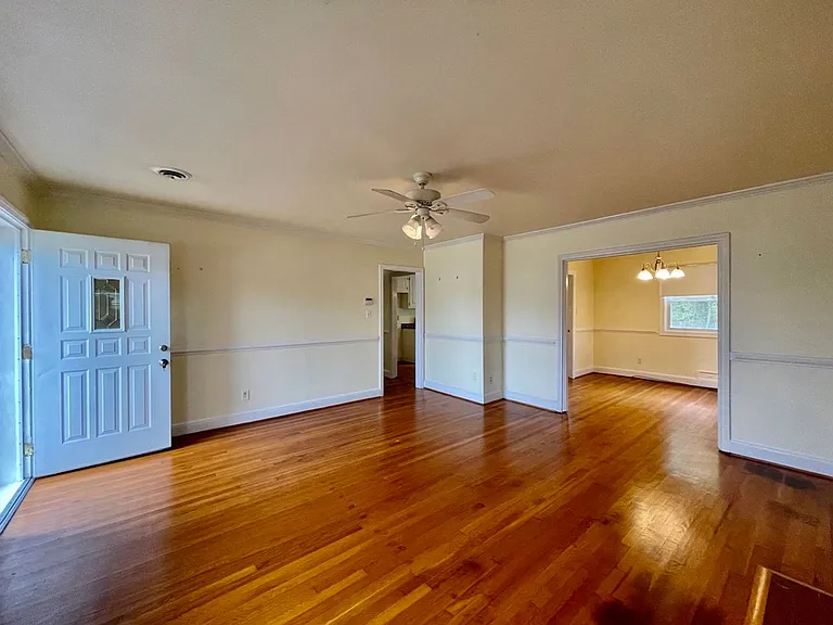 1109 Smithfield Ave — Photo 4