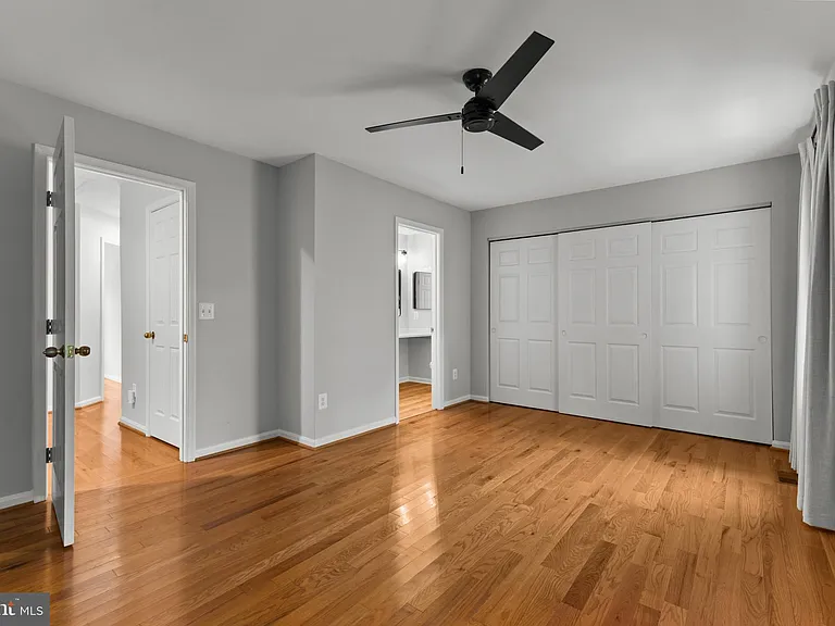 106 Hackley Ct — Photo 12