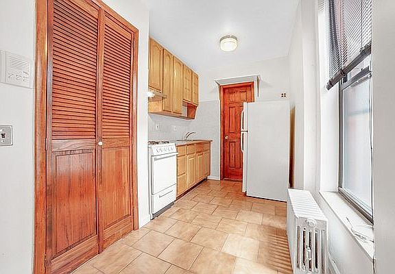 2nd image of 511 E 81st St APT 5