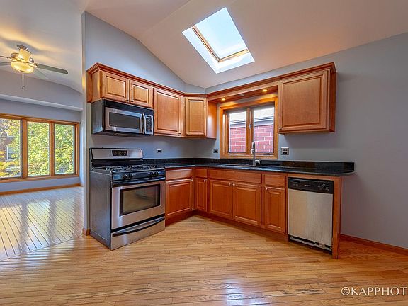 4th image of 741 S Claremont Ave APT 3