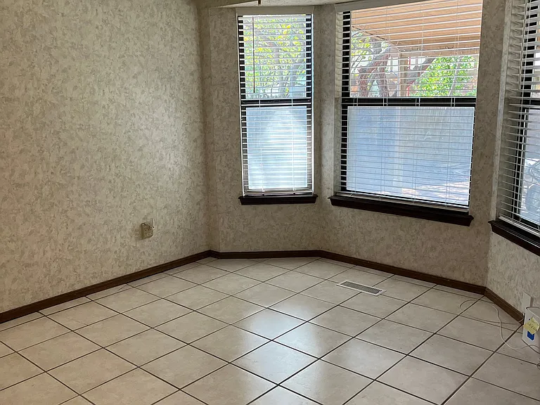 7608 N 122nd East Ave — Photo 5