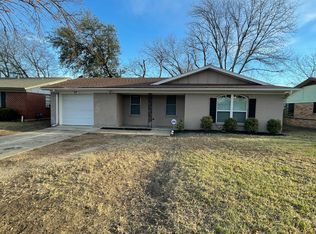 516 NW Hillery St, Burleson, TX 76028