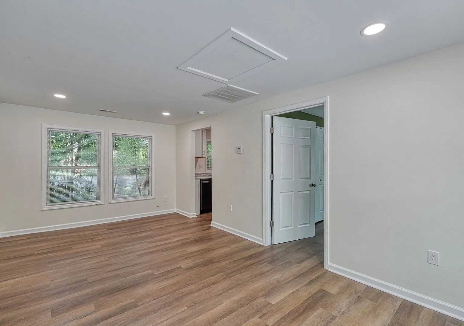 831 John B White Sr Blvd — Photo 3