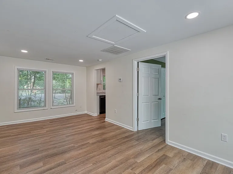 831 John B White Sr Blvd — Photo 3