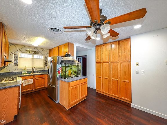 3rd image of 730 N Christy Ln