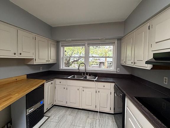 5th image of 144 Perry St