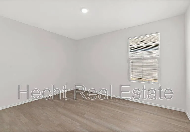 2910 Green Finch — Photo 23