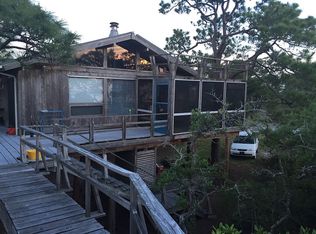 903 Bay Dr, Carrabelle, FL 32322