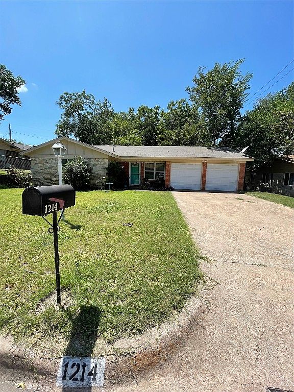 1214 Lynn St, Weatherford, TX 76086 | Zillow