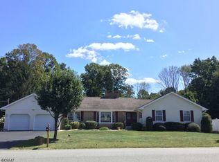 26 Thomastown Rd, Mine Hill, NJ 07803