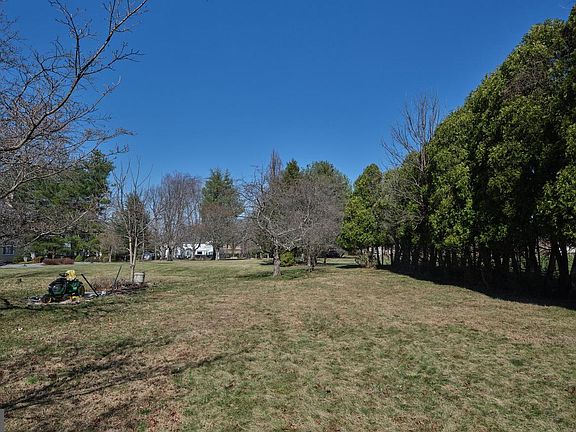 3rd image of 16 Timothy Dr