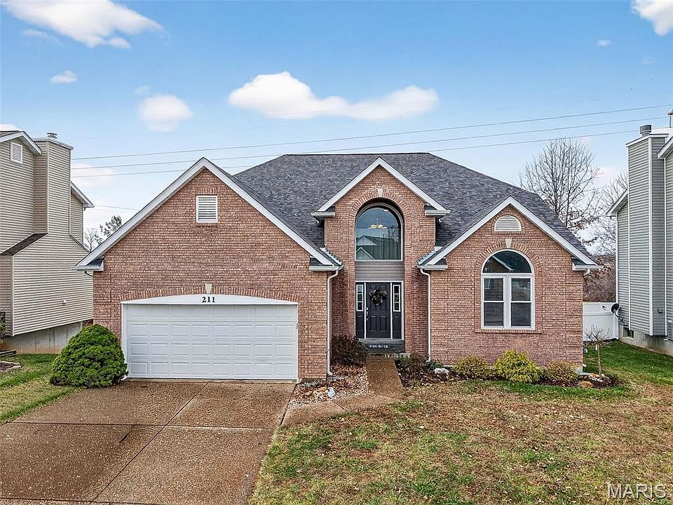 1st image of 211 England Dr
