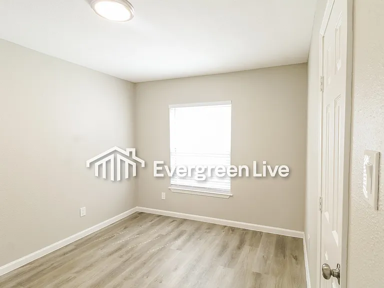 616 Center St — Photo 9
