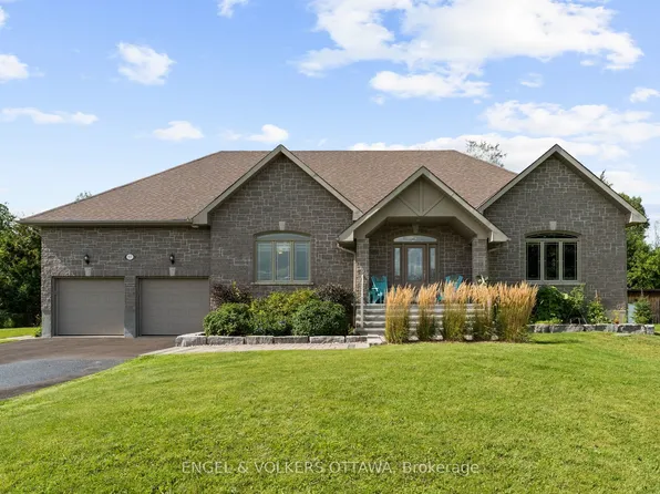 557 Tullamore St, Ottawa, ON K1X 0A2
