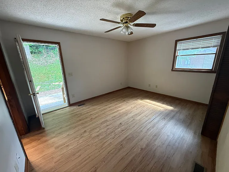 1201 Eastbrook Dr — Photo 11