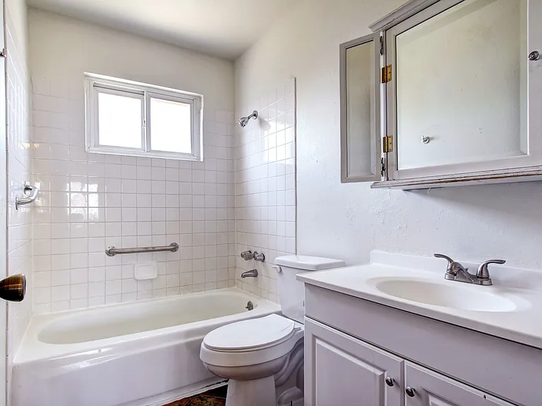 2911 S Clarkson St — Photo 15