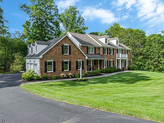 2nd image of 4 Linsey Ct