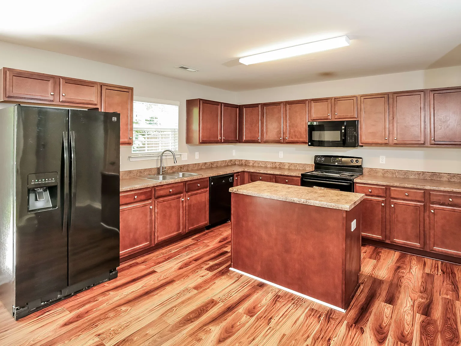 3 bed, 2.5 bath, 1777 sqft, $1,865 — Photo 4