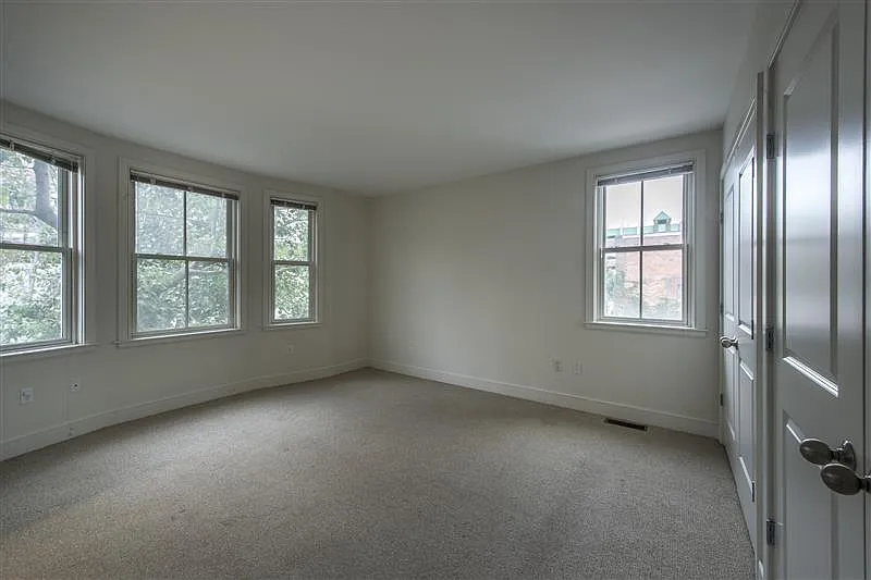 2 bed, 777 sqft, $4,700 — Photo 3