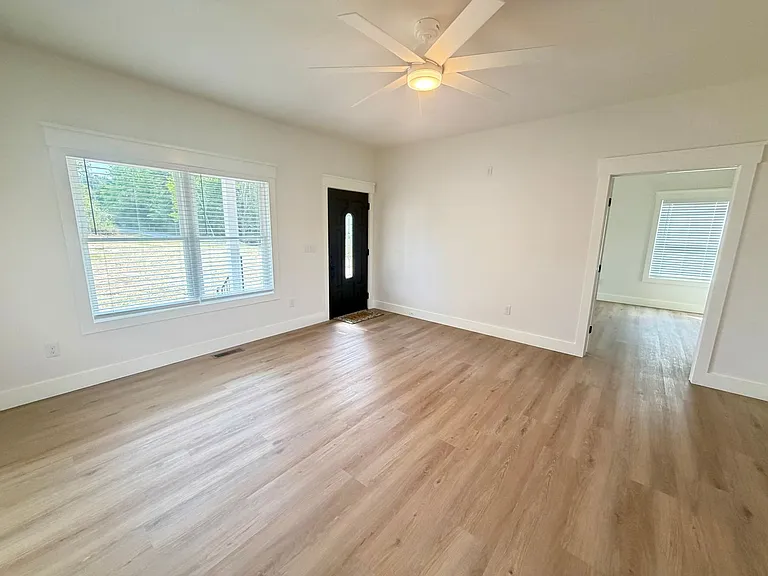 246 Magnolia Dr — Photo 2