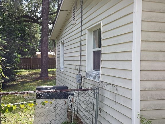 4th image of 832 Temple Ave