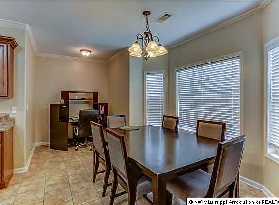 4th image of 2250 Greenwich Dr N